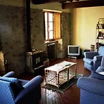 Сasa de vacaciones La Veduta Sleeps 8 With Garden *