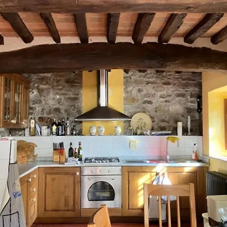 Сasa de vacaciones La Veduta Sleeps 8 With Garden *